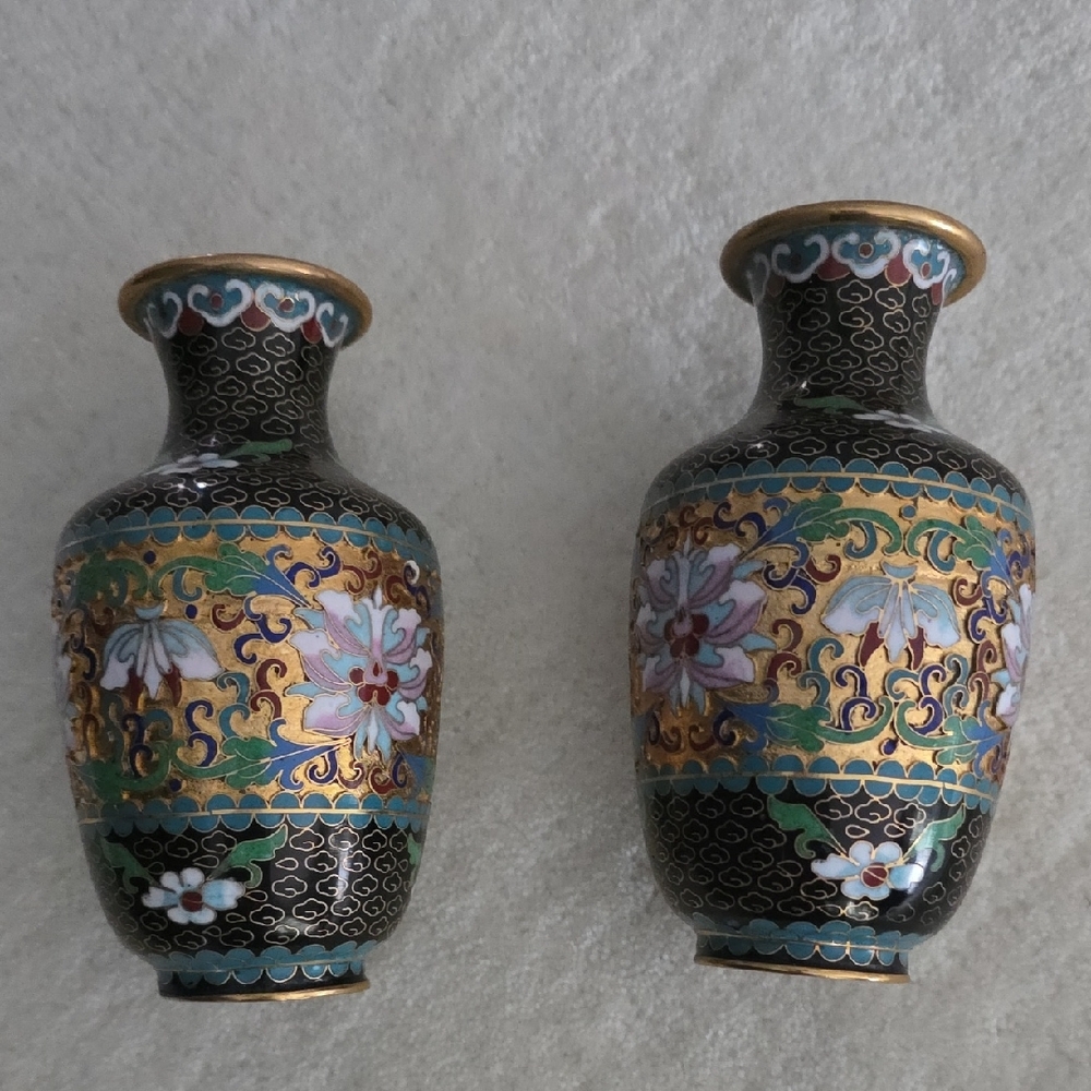 Pair of Black and Gold Floral Cloisonné Vases - Picture 3 of 5